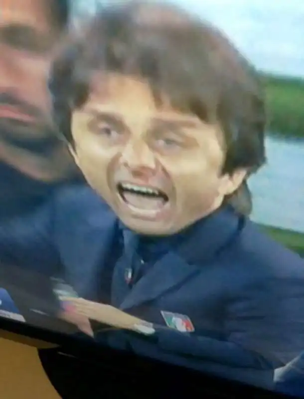 antonio conte fa scappare gli hooligan