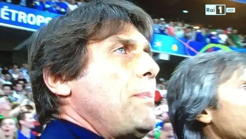 antonio conte inno le porga la chioma