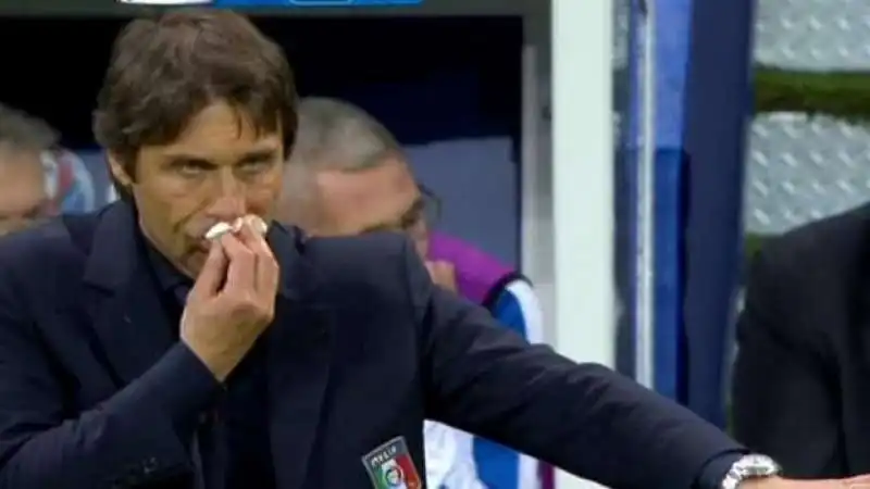 antonio conte sangue post gol  4