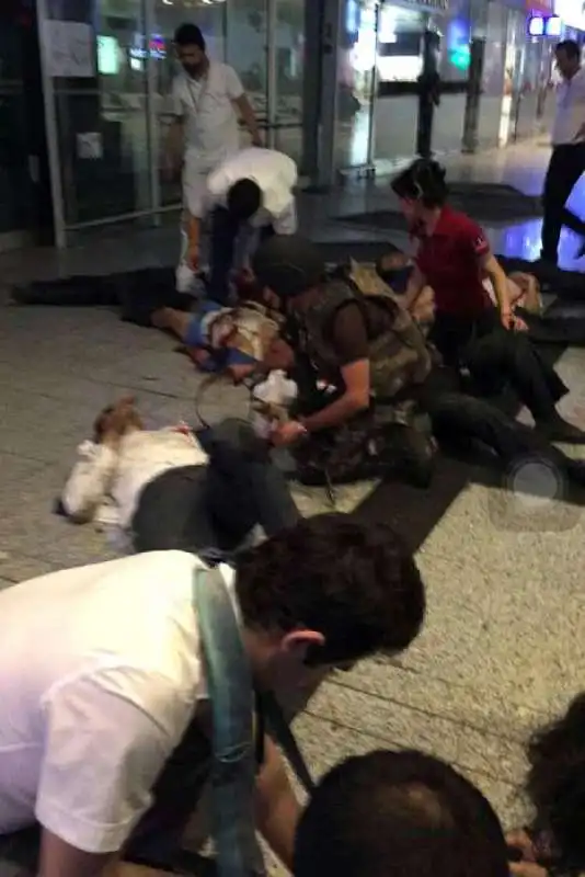 attentato all aeroporto di istanbul 13