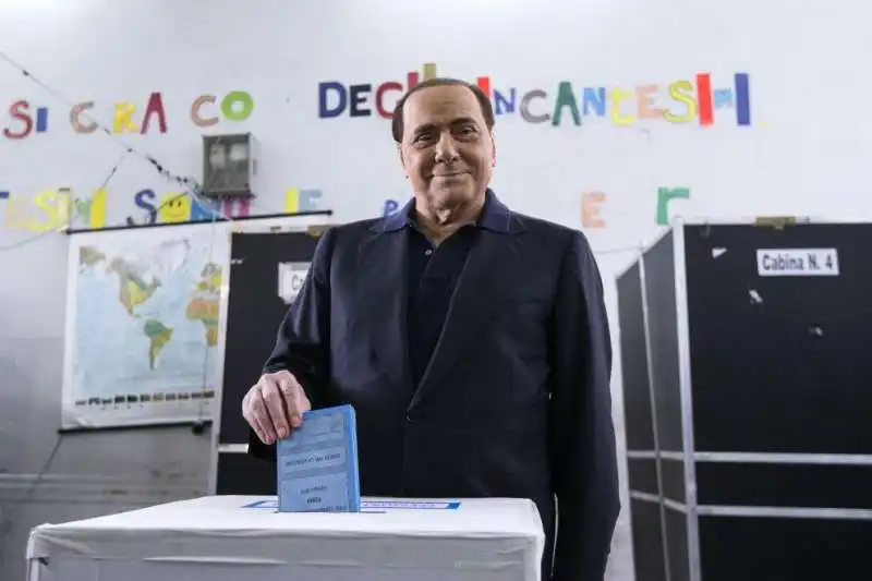 BERLUSCONI AL VOTO A ROMA 4