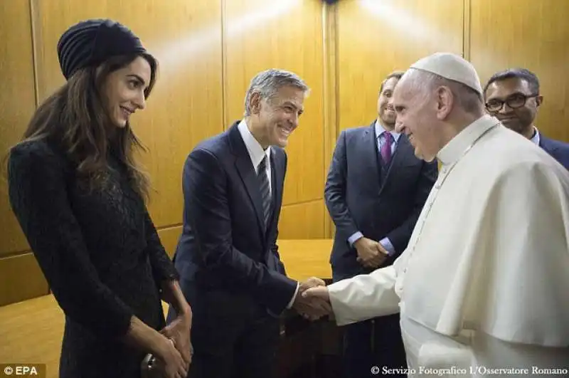 clooney e amal dal papa