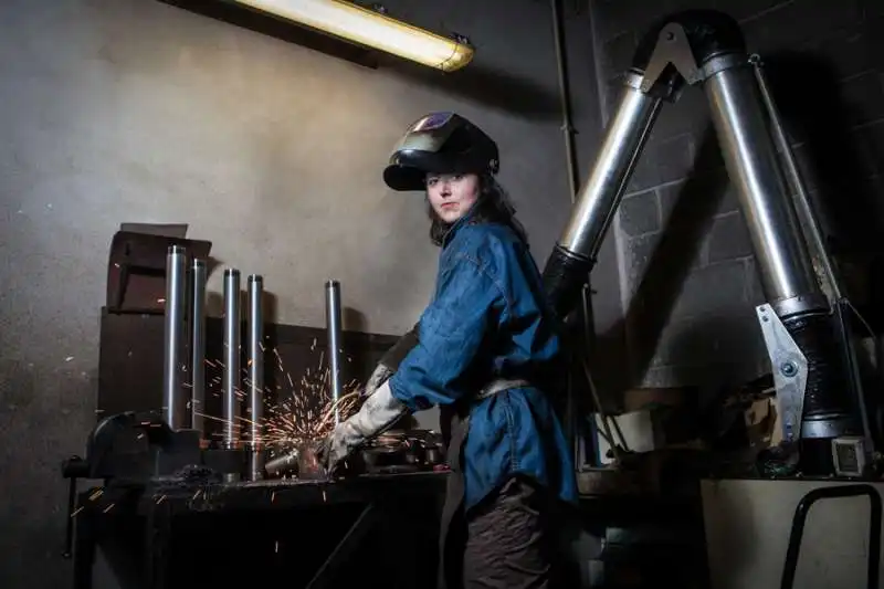 DONNE E LAVORO IN FABBRICA 