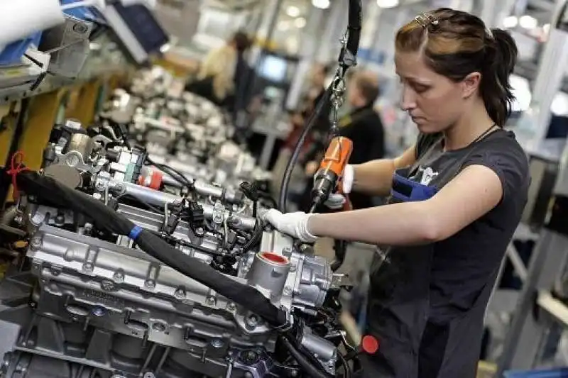 DONNE E LAVORO IN FABBRICA   