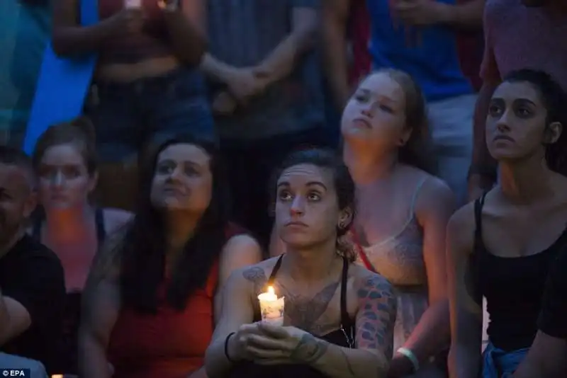 fiaccolata per le vittime della strage di orlando 3