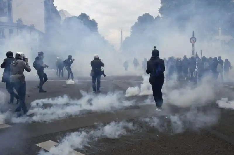 francia   riforma del lavoro   scontri e feriti al corteo 11