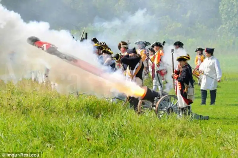 guardia lanciata al cannone