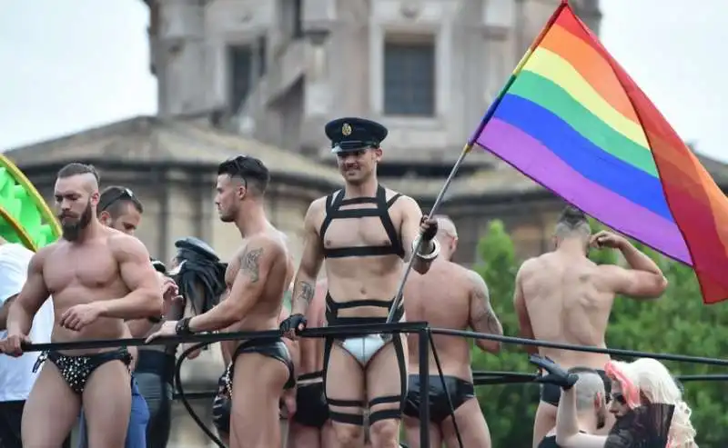 i gogo pride (10)