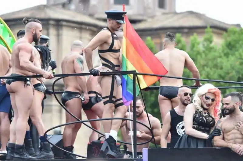 i gogo pride (13)