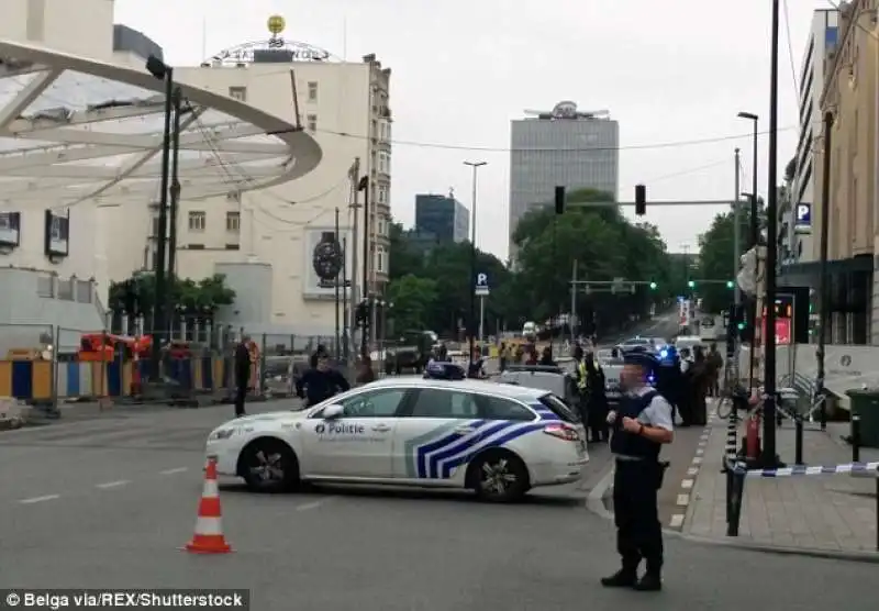 il centro di bruxelles chiuso per un finto attentato terroristico  2