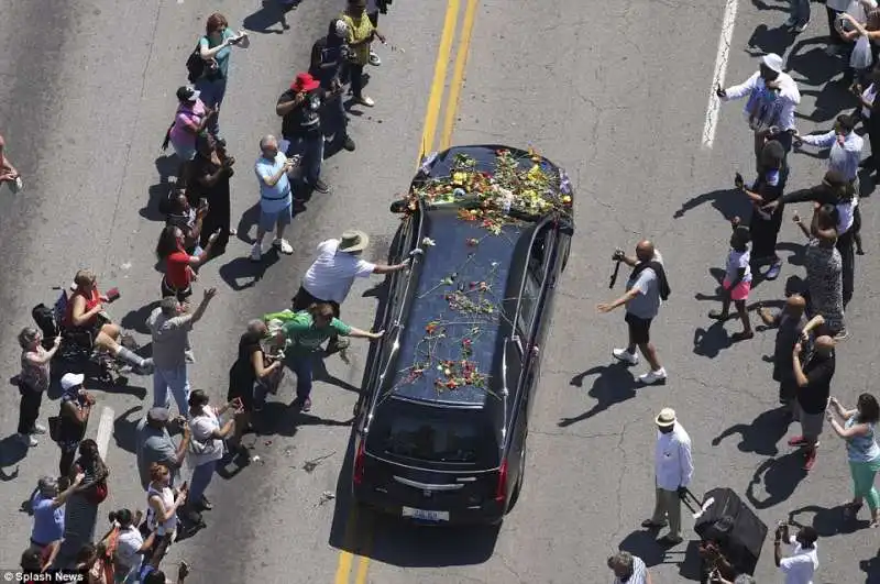 il  corteo   funebre