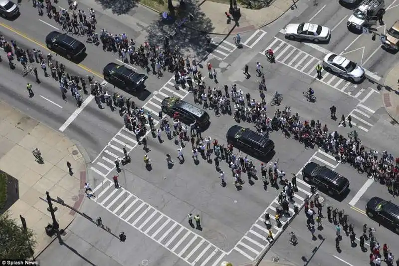 il corteo   funebre