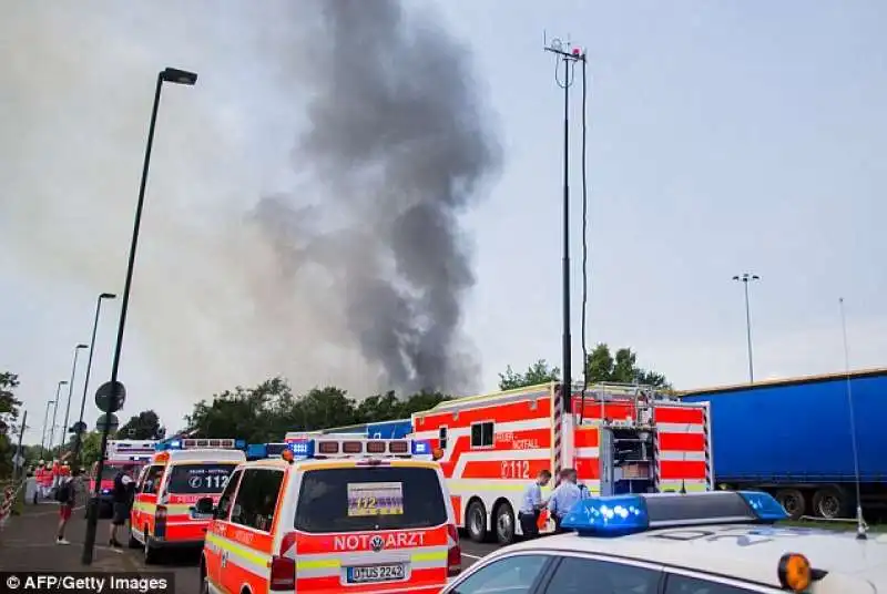 incendio al centro profughi di dusseldorf  7