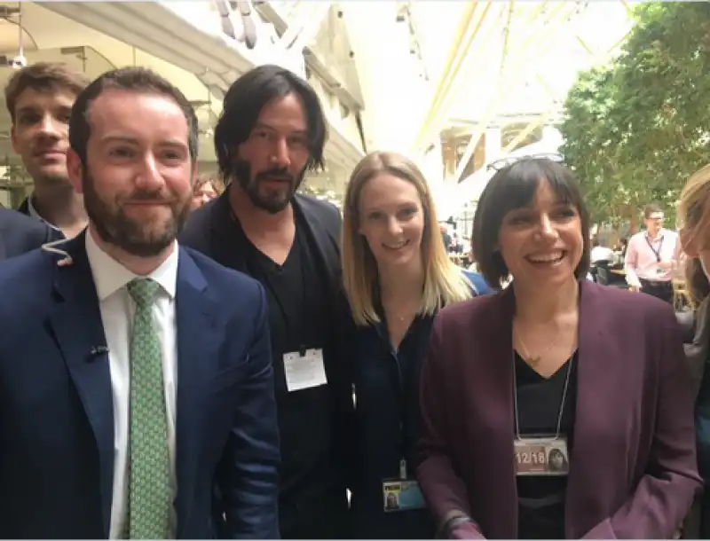 keanu fa visita al parlamento inglese