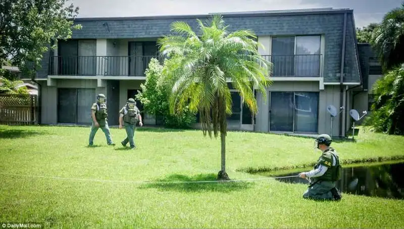 la polizia circonda casa mateen