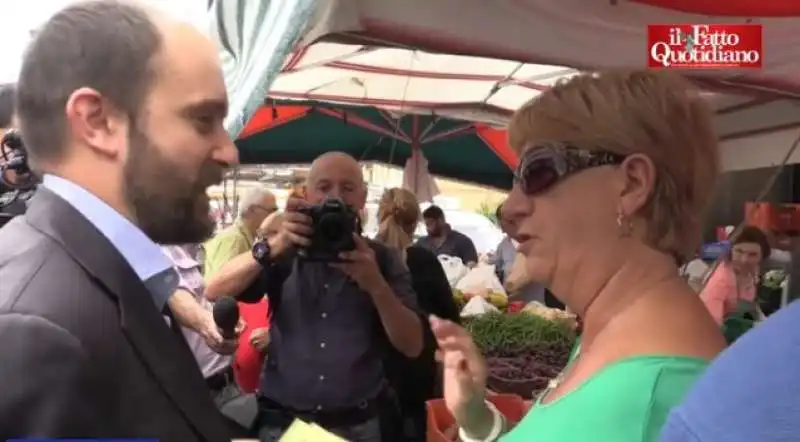 MATTEO ORFINI SPERNACCHIATO DAI CITTADINI NEL QUARTIERE GIARDINETTI