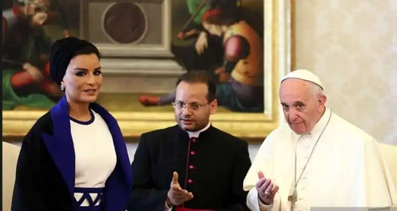 Mozah bint Nasser al Missned con Papa Bergoglio