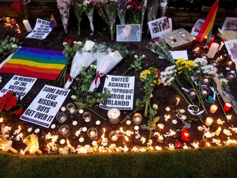 omaggi moscoviti in memoria della strage di orlando