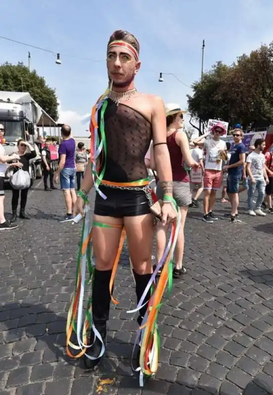 partecipanti al pride di roma (2)