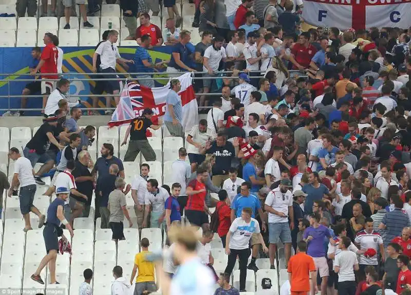 rissa allo stadio dopo inghilterra russia  7