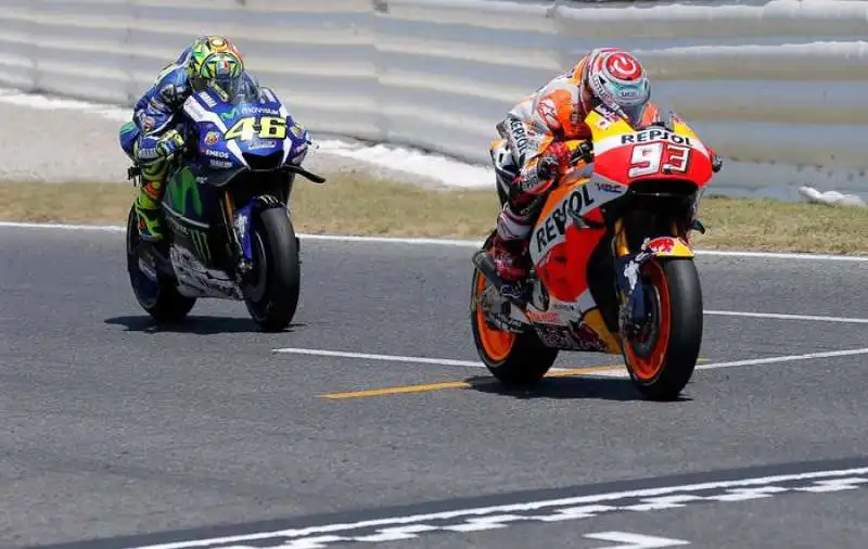 rossi batte marquez 9