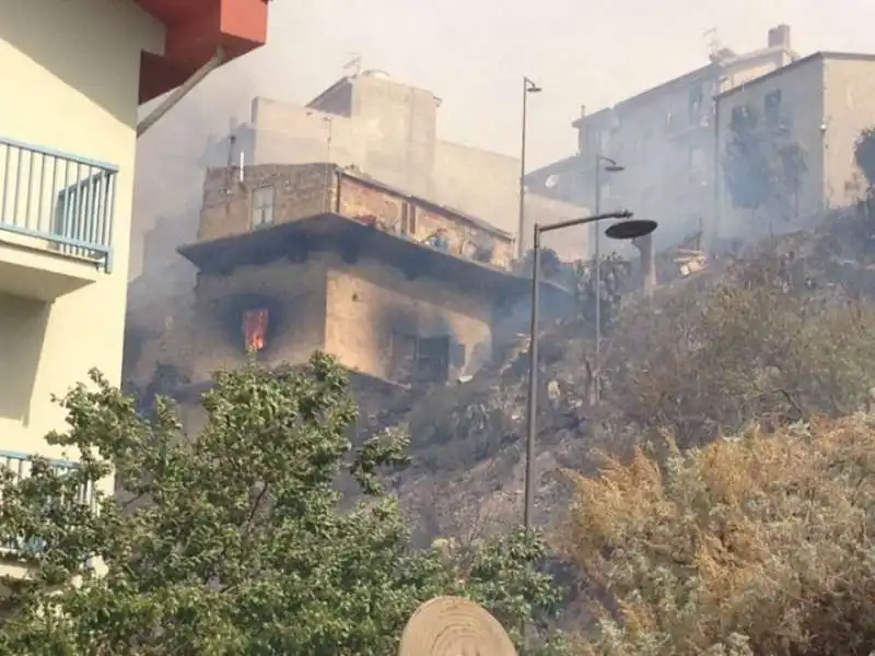 scirocco e fiamme in provincia di palermo   4