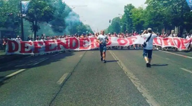 SCONTRI TRA TIFOSI DELL UCRAINA E DELLA POLONIA A MARSIGLIA -1