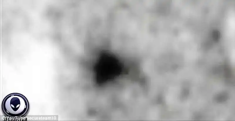 ufo sulla luna 4