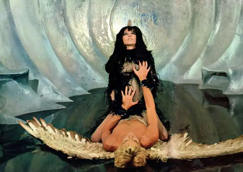 anita pallenberg jane fonda in barbarella 4