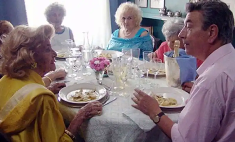 ANZIANI PRANZO DI FERRAGOSTO