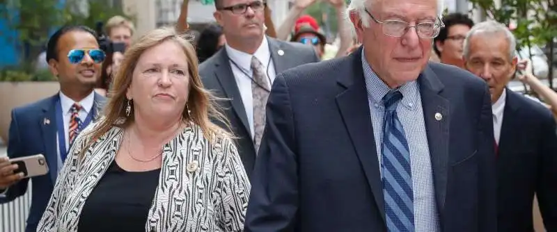 bernie sanders con la moglie jane