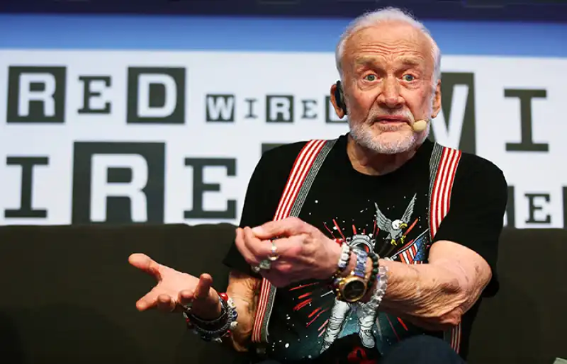 buzz aldrin a milano