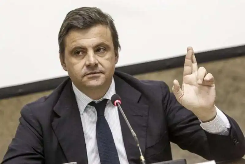 CALENDA INCROCIA LE DITA