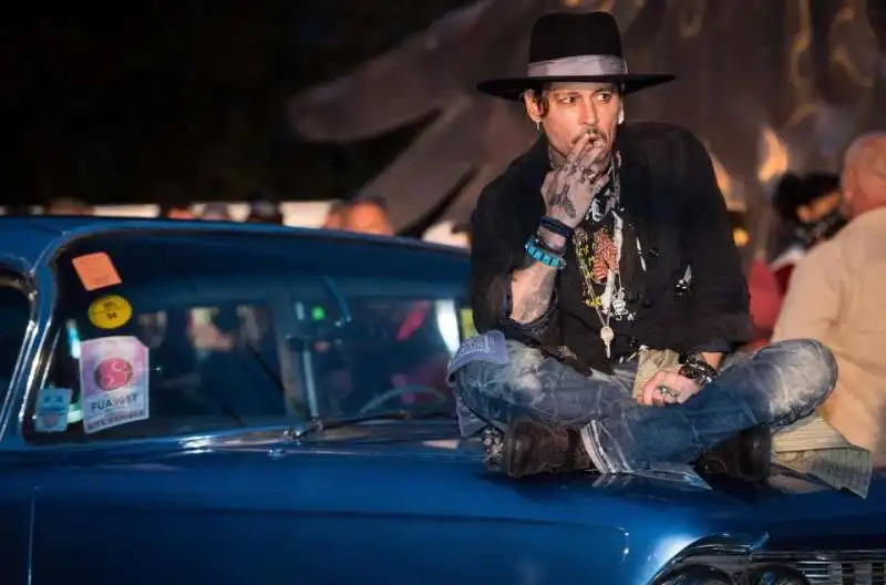 depp al drive in di glasto