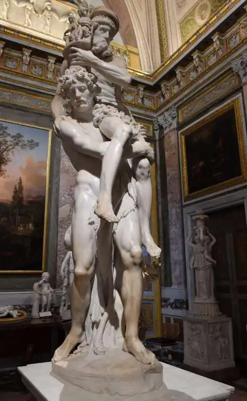 enea con il padre anchise e il figlio ascanio opera del bernini