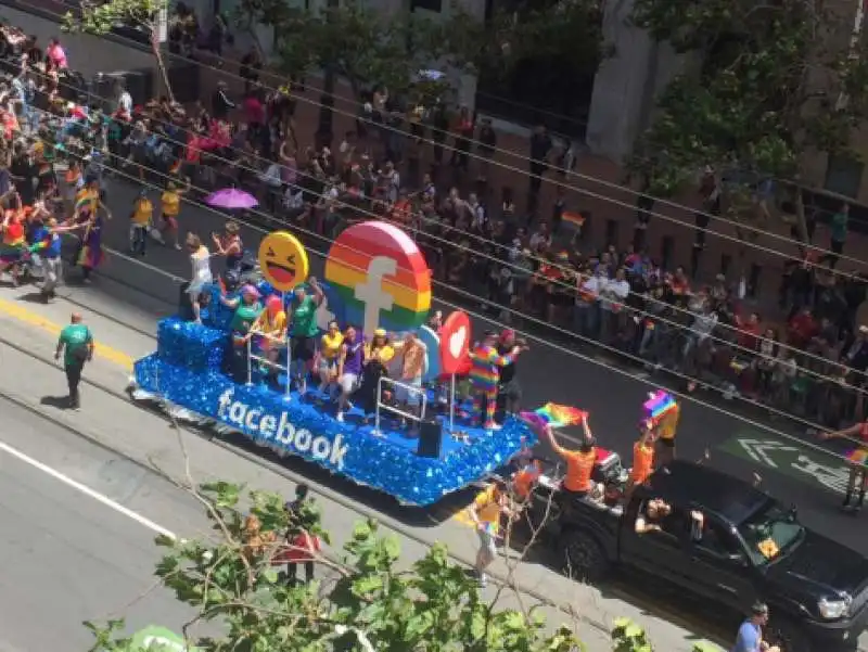 facebook il carro al pride di san francisco