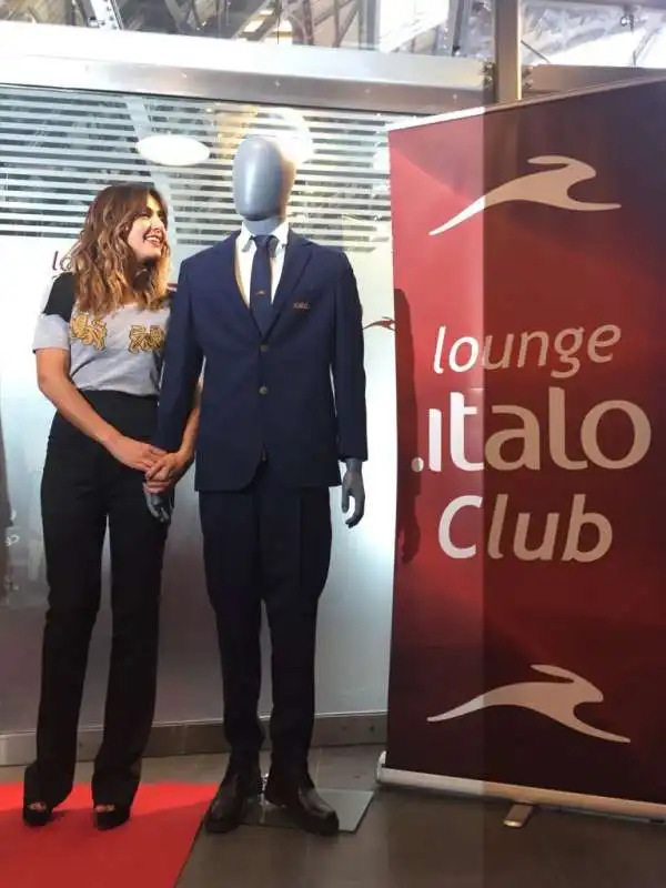 festa per i cinque anni di italo treno   ambra angiolini e le divise