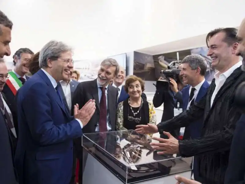 gentiloni inaugura la stazione di afragola  3