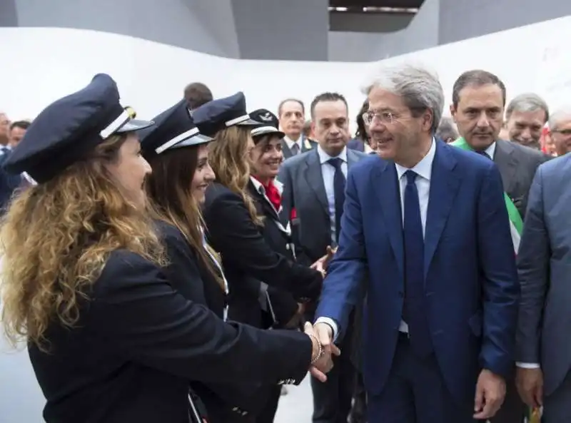 gentiloni inaugura la stazione di afragola