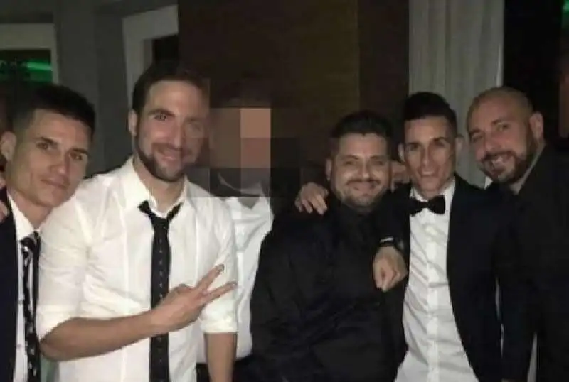 HIGUAIN REINA E CALLEJON CON I FRATELLI ESPOSITO E SALVATORE MAGGIO