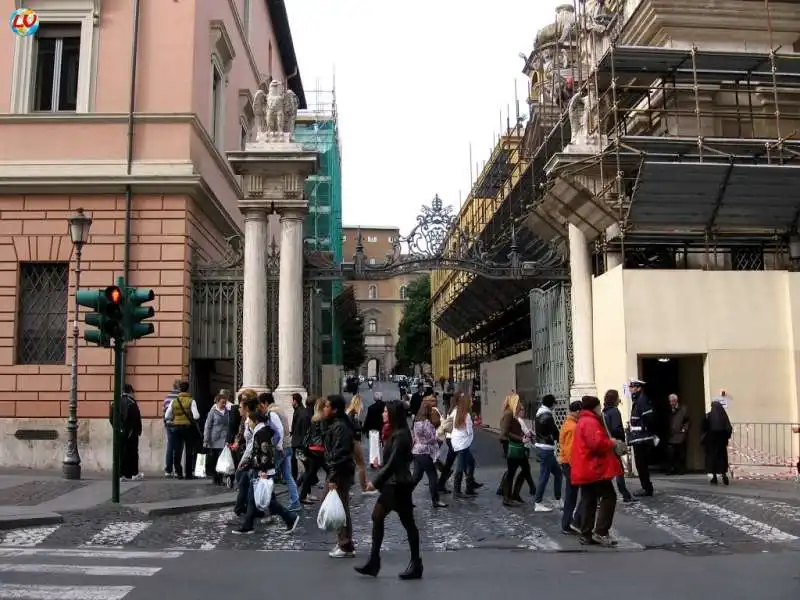 INGRESSO DI VIA SANT ANNA VATICANO