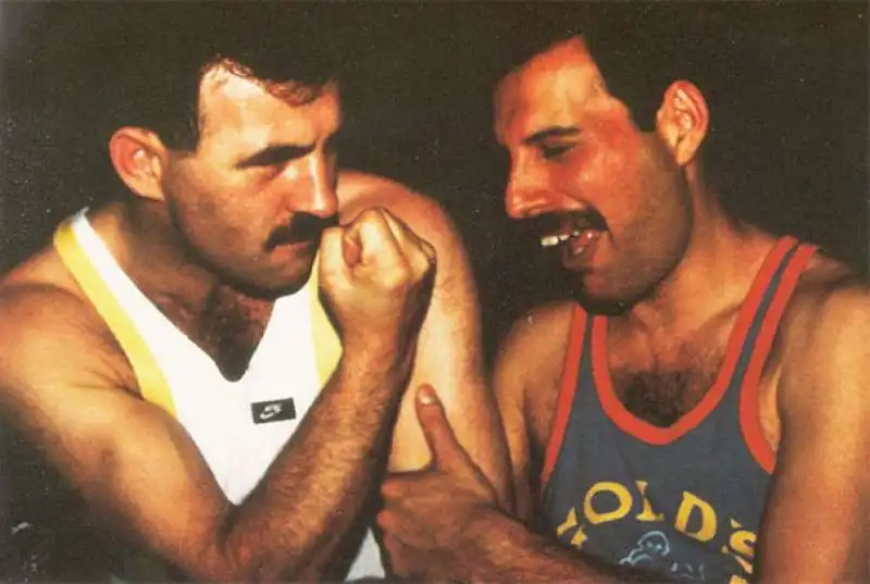 JIM HUTTON E FREDDIE MERCURY   