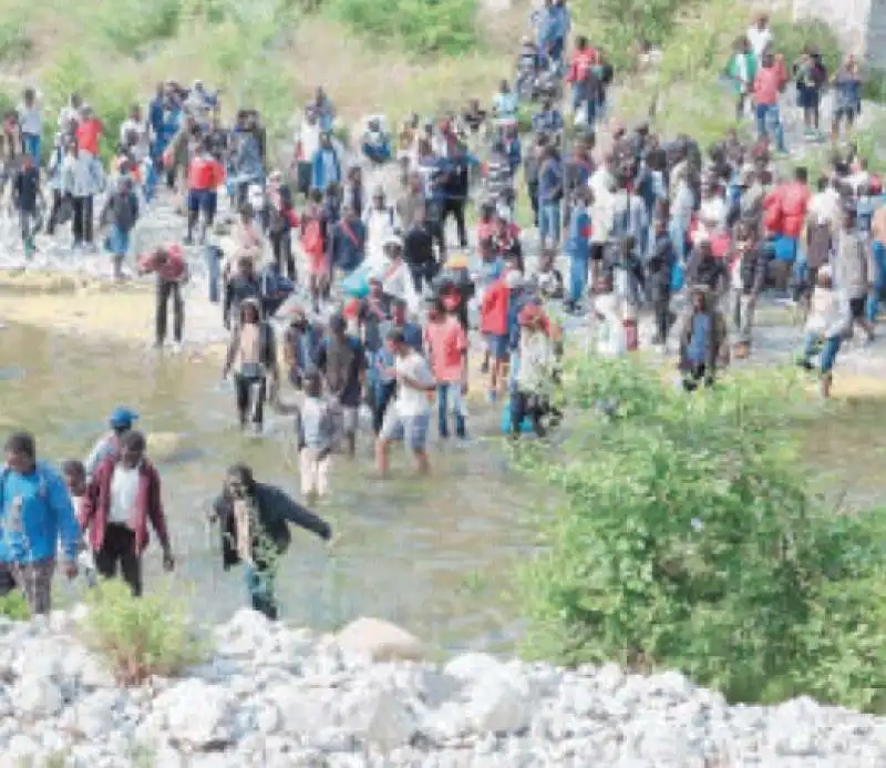 MIGRANTI ACCAMPATI SOTTO UN VIADOTTO A VENTIMIGLIA