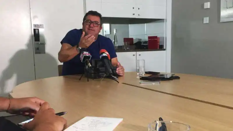 MINO RAIOLA CONFERENZA STAMPA IN CUCINA