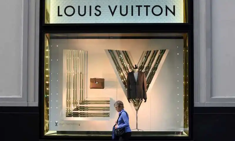  negozio louis vuitton