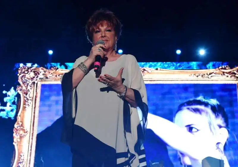 orietta berti canta alcune sue canzoni (2)