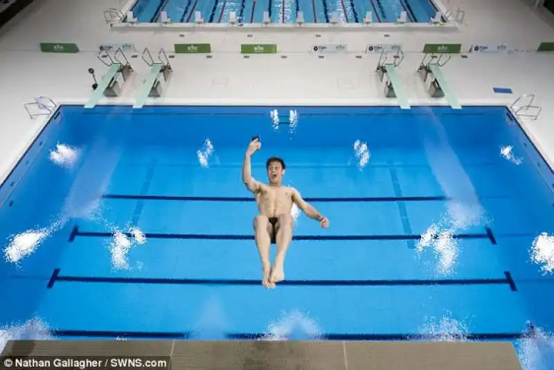  tom daley selfie con tuffo