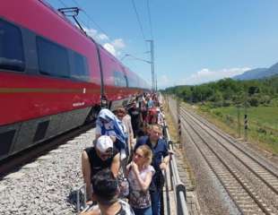 TRENO ITALO BLOCCATO PER ORE A FROSINONE