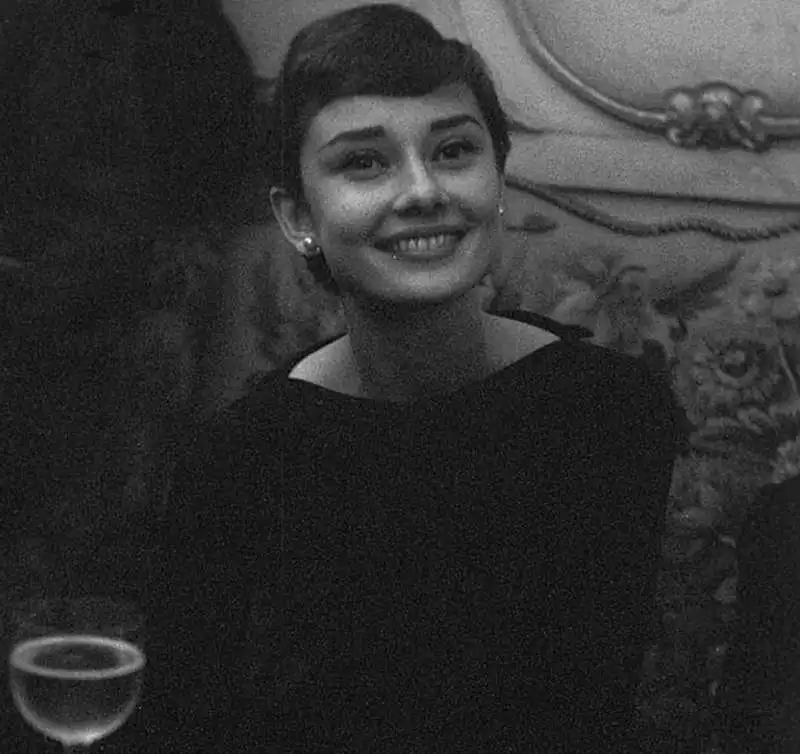 audrey hepburn parigi 1955