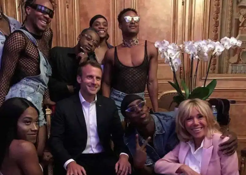 BRIGITTE ED EMMANUEL MACRON ALLA FESTA DELLA MUSICA DELL ELISEO